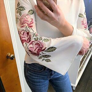 Cupcakes & Cashmere Button Back Aldona Embroidered Floral Flare Top